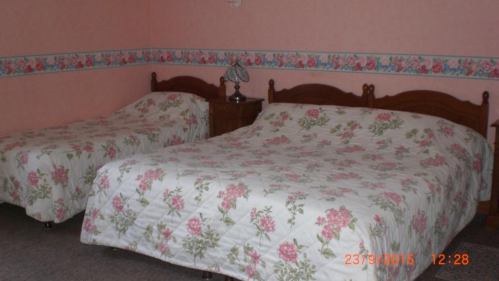 Auberge De L'Atre Quarré-les-Tombes Zimmer foto