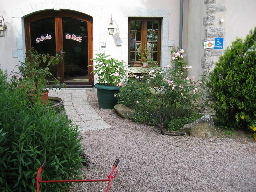 Auberge De L'Atre Quarré-les-Tombes Exterior foto